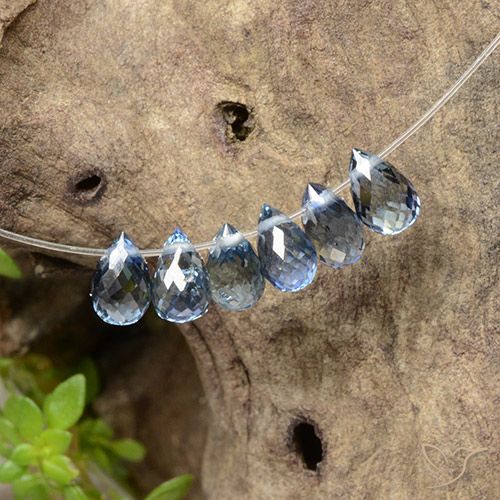 6-teiliges Set briolette-schliff blauer Saphir aus Madagaskar - Gewicht 2,46 ct gesamt / Durchschn. je 0,41ct, Größe 4,8x3,1 mm, Farbe: Hellblau, Mohs-Härte 9 Geeignet für den täglichen Gebrauch im Schmuck, September Geburtsstein, Photo A
