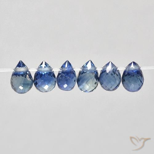 6 Stück briolette-schliff blauer Saphir Set aus Madagaskar - Gewicht 1,55 ct total / Durchschn. je 0,26 ct, Größe 4x2,7 mm, Farbe: Dämmerungsblau, Mohs-Härte 9 Geeignet für den täglichen Gebrauch im Schmuck, Geburtsstein für September, Photo A