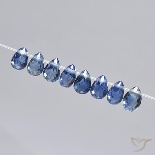 8-teiliges briolette-schliff blauer Saphir / Set aus Madagaskar - Gewicht 2,47 ct gesamt / Durchschn. je 0,31 ct, Größe 4,4x2,9 mm, Farbe: Tiefblau, Mohs-Härte 9 Geeignet für den täglichen Gebrauch im Schmuck, Jahr des Tigers-Edelsteins, Photo A