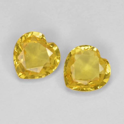 Coppia di zaffiro Cuore abbinata 4,6 x 4,5mm - Peso 0,71 ct totali / media. 0,36 ct ciascuno, pietra preziosa naturale , colore Giallo Toscana in purezza VVS, durezza Mohs 9 adatto per gioielli da indossare ogni giorno, Pietra portafortuna tradizionale di aprile, Photo A