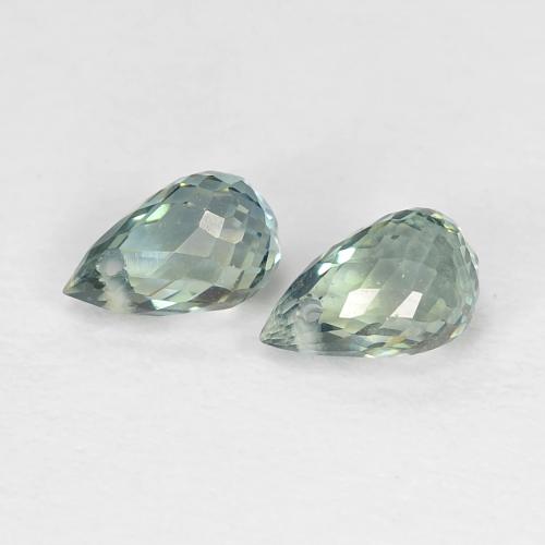 Coppia di zaffiro taglio briolette da 5,6mm abbinati - Peso 1,14 ct totali / media. 0,57 ct ciascuno, colore Verdazzurro in purezza VS, pietra preziosa naturale , durezza Mohs 9 adatto per gioielli da indossare ogni giorno, Simboleggia abbondanza e prosperità, Photo A