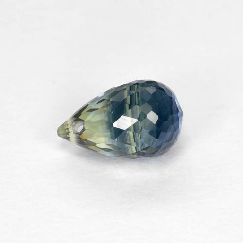 5,8mm mehrfarbiger Saphir im Briolette mit Loch aus Madagaskar, Gewicht 0,82 ct, Garantiert echter Edelstein in VVS-VS Reinheit, 1 Stück Saphir - die Farbe ist Mehrfarbig, Mohs-Härte von 9 Geeignet für den täglichen Gebrauch im Schmuck, Stein der Weisheit, Photo A