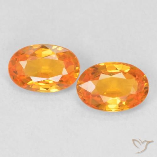 1.08ctw Natural Bright Orange Sapphire, Oval, VVS