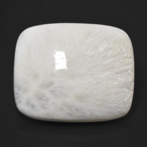 Scolécite Blanc cushion cabochon d'Afrique du Sud, 29,5 x 24,4mm, poids de 37,6 ct, pierre gemme naturelle Non traité de pureté Opaque , 1 pièce Scolécite, couleur Blanc crème, dureté Mohs de 5 à 5.5, Photo A