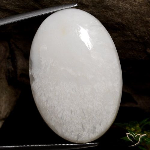 31,4 x 21,4mm weißer Scolecit im Oval-Cabochon Schliff aus Südafrika, Gewicht 26,64 ct, Garantiert echter Edelstein in Opaque Reinheit, 1 Stück Scolecit - die Farbe ist Hellweiß, Mohs-Härte von 5 - 5,5, Photo A