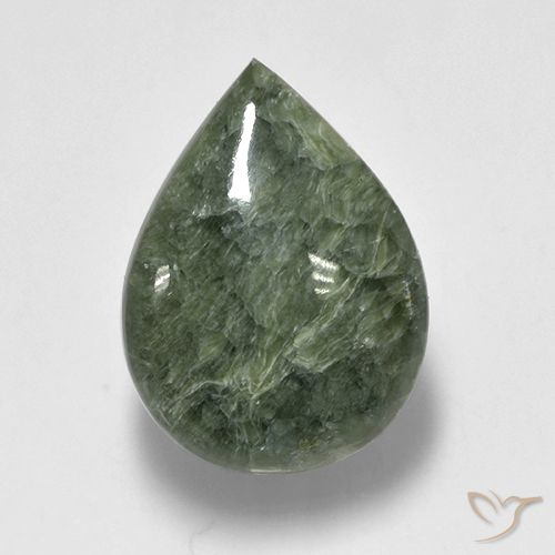 8,09ct Cabochon pera verde Serafinite dalla Russia, Dimension 16,2 x 12mm, Natural non trattati Gemstone, Opaque Clarity, 1 piece Serafinite in Verde medio Color, Mohs Hardness of 2 - 4, Photo A
