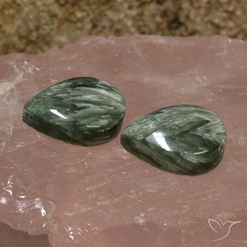 2 pièces assorties Seraphinite Vert Poire de taille 16,4 x 12mm, poids total de 16,51 ct / moyenne de 8,26 ct chacune, Vert terreux avec pureté Opaque , pierre gemme naturelle Non traité, dureté de Mohs 2 à 4, Photo A