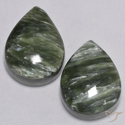 2 Seraphinites Poire assorties de 16,1 x 11,9mm, poids total de 16,79 ct / moyenne de 8,4 ct chacune, Vert militaire à pureté Opaque , pierre gemme naturelle Non traité, dureté Mohs de 2 à 4, Photo A