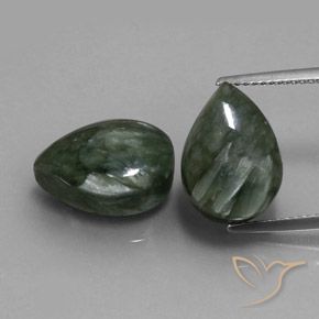 2 pezzi Serafinite verde Pera abbinato di dimensioni 14,1 x 9,8mm, peso 12,23 ct totali / media. 6,12 ct ciascuno, giallo in purezza Opaque, gemma naturale non trattati, durezza Mohs 2 - 4 , Photo A