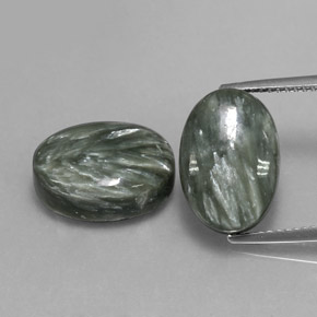 Medium Green Seraphinite Gem - 6.8ct Oval Cabochon (ID: 336121)