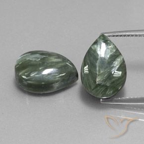 Coppia Serafinite Pera abbinata 14 x 9,9mm - Peso 11,93 ct totali / media. 5,97 ct ciascuno, pietra preziosa naturale non trattati, colore Verde medio in purezza Opaque, durezza Mohs 2 - 4, Photo A