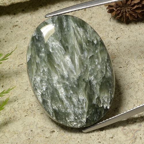 Seraphinite Ovale en damier des États-Unis 31,61 ct, dimension 28,1 x 20,8mm, pureté Opaque , pierre gemme naturelle Non traité, 1 pièce Seraphinite de couleur Vert militaire, dureté Mohs de 2 à 4, Photo A