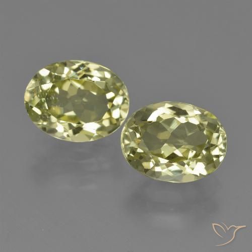Silimanita Ovalada a juego de 2 piezas en tamaño 9 x 7mm, peso 4,09 ct en total / promedio. 2,05 ct cada uno, Amarillo verdoso en claridad VS, piedra preciosa natural No tratado, dureza de Mohs 6.5 - 7.5 Adecuado para joyas de uso diario, Photo A