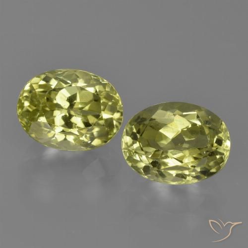 Par de Silimanita Ovalada a juego de 8 x 6,1mm - Peso 3,33 ct en total / promedio. 1,67 ct cada uno, color Amarillo verdoso en claridad vvs-vs, piedra preciosa natural No tratado, dureza de Mohs 6.5 - 7.5 Adecuado para joyas de uso diario, Photo A