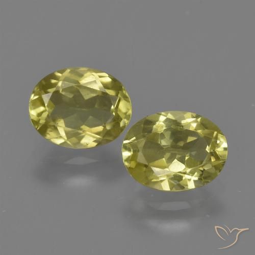 Par de Silimanita Ovalada a juego de 8 x 6mm - Peso 2,61 ct en total / promedio. 1,31 ct cada uno, color Amarillo medio en claridad VS, piedra preciosa natural No tratado, dureza de Mohs 6.5 - 7.5 Adecuado para joyas de uso diario, Photo A