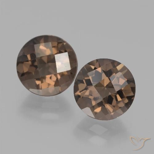 Coppia Quarzo fumé taglio rotondo da 7,7mm abbinati - Peso 3,64 ct totali / media. 1,82 ct ciascuno, colore Marrone caldo in purezza VVS-VS, pietra preziosa naturale non trattati, durezza Mohs 7 adatto per gioielli da indossare ogni giorno, Photo A