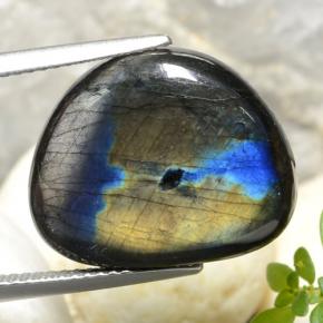 9.04 ct Multicolor Spectrolite Gemstone, Spectrolite Gem in Fancy Cabochon Shape for Sale.