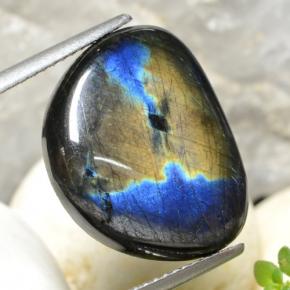 9.04 ct Multicolor Spectrolite Stone, Natural Spectrolite in Fancy Cabochon Shape for Sale