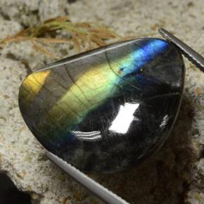 19.11 ct Multicolor Spectrolite Stone, Natural Spectrolite in Fancy Cabochon Shape for Sale
