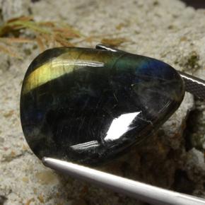 Spectrolite Gemstone in 25.7 x 20.5 mm Size for Sale, Spectrolite Stone in Multicolor Color