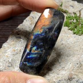 23.58 ct Multicolor Spectrolite Stone, Natural Spectrolite in Cushion Cabochon Shape for Sale