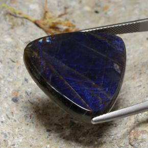 23.11 ct Multicolor Spectrolite Stone, Natural Spectrolite in Trillion Cabochon Shape for Sale