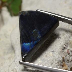 7.77 ct Multicolor Spectrolite Stone, Natural Spectrolite in Trillion Cabochon Shape for Sale