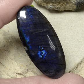 27.66 ct Multicolor Spectrolite Gemstone, Spectrolite Gem in Oval Cabochon Shape for Sale.