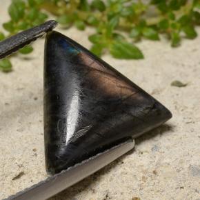 4.11 ct Multicolor Spectrolite Stone, Natural Spectrolite in Trillion Cabochon Shape for Sale