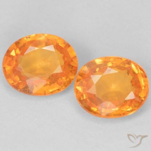 Paire Grenat Spessartite Ovale 5,1 x 4,2mm assorties - Poids total 0,97 ct / moyenne 0,49 ct chacune, couleur Orange vif et pureté VS, pierre gemme naturelle Non traité, dureté de Mohs 6.5 à 7.5 convient aux bijoux de tous les jours, pierre de sagesse, Photo A