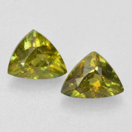 Warm Earthy Green Sfene Gem - 0.3ct Sfaccettatura trilliant (ID: 560391)