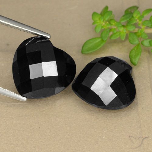 Paire Spinelle Cœur 12,1 x 11,8mm assorties - Poids total 14,59 ct / moyenne 7,3 ct chacune, couleur Noire et pureté Opaque , pierre gemme naturelle Non traité, dureté de Mohs 8 convient aux bijoux de tous les jours, pierre de sagesse, Photo A