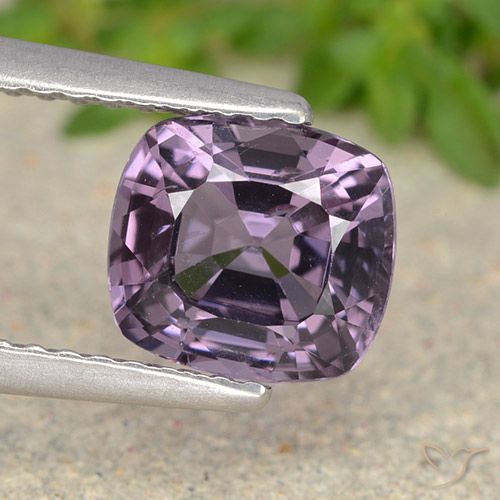 Espinela Violeta Forma Cojín de 7,3 x 6,6mm de Tanzania, peso de 1.64 ct, piedra preciosa natural No tratado en vvs-vs Clarity, Espinela Corte en Forma Cojín de 1 pieza - Color: Violeta medio, dureza Mohs de 8 Adecuado para joyas de uso diario, Photo A