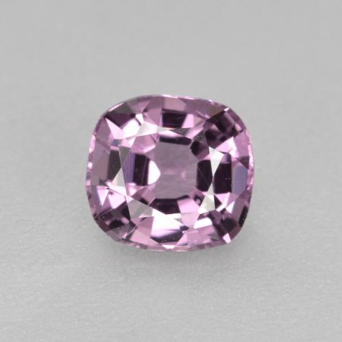 5,5 x 5,1mm Spinello viola taglio cuscino dalla Tanzania, peso di 0,69 ct, pietra preziosa naturale non trattati in purezza VS, 1 pezzo Spinello Taglio a cuscino - Colore: sanguinamento, durezza Mohs di 8 adatto per gioielli da indossare ogni giorno , Photo A