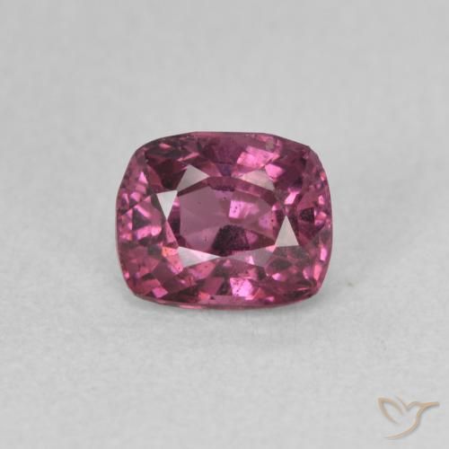 Spinello viola da 0,77 ct, taglio a cuscino da 5,4 x 4,5 mm dalla Tanzania, Photo A