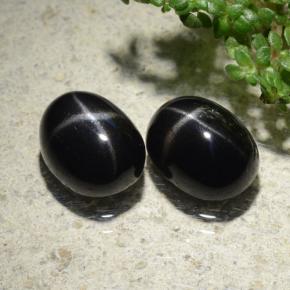 Black Star Diopside Gem - 2.6ct Oval Cabochon (ID: 479061)
