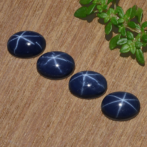 Lot de 4pc pièces de Saphir Étoilés Bleu foncé Ovale de la Thaïlande, taille 7 x 5,1mm, poids total 4,22 ct / moyenne 1,06 ct chaque, dureté de Mohs 9 convient aux bijoux de tous les jours, pierre de sagesse, Photo A
