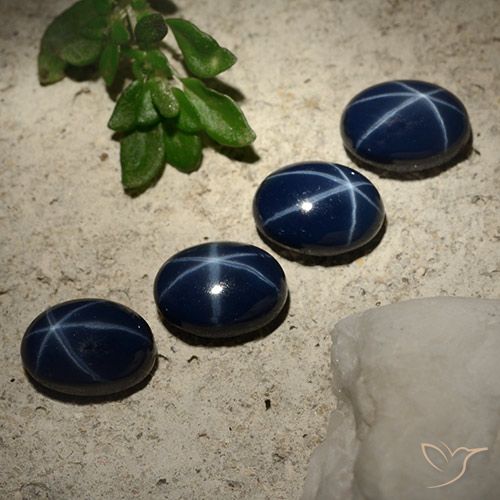 Lot de 4pc Saphir Étoilés Bleu foncé Ovale de la Thaïlande - Poids total 5,36 ct / moy. 1,34 ct chaque, taille 7,1 x 5,2mm, couleur : Bleu foncé, dureté de Mohs 9 convient aux bijoux de tous les jours, pierre de sagesse, Photo A