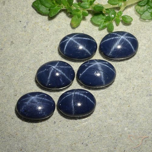Lot de 6pc Saphir Étoilés Bleu marine profond Ovale de la Thaïlande - Poids total 7,05 ct / moy. 1,18 ct chaque, taille 6,9 x 5,1mm, couleur : Bleu marine profond, dureté de Mohs 9 convient aux bijoux de tous les jours, pierre de sagesse, Photo A