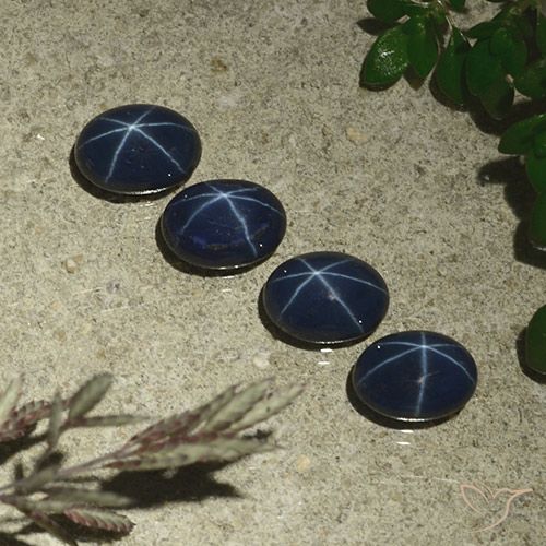 Lot de 4pcs Saphir Étoilés Bleu de la Thaïlande - Poids total 4,35 ct / moyenne 1,09 ct chacune, taille 7 x 5,1mm, couleur : Bleu marine profond, dureté de Mohs 9 convient aux bijoux de tous les jours, pierre de sagesse, Photo A