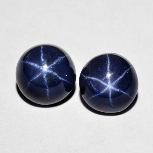 Paire Saphir Étoilé Tour 7,3mm assorties - Poids total 5,75 ct / moyenne 2,88 ct chacune, couleur Bleu marine et pureté Opaque , pierre gemme naturelle , dureté de Mohs 9 convient aux bijoux de tous les jours, pierre de sagesse, Photo A