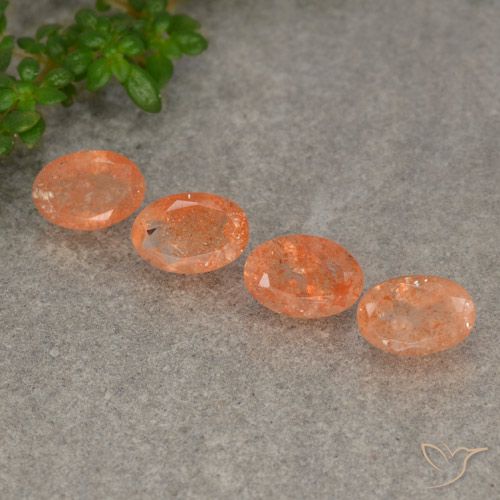 2,16 ct orangefarbener Sonnenstein, 6,1 x 4,2 mm Ovalschliff aus Russland, Photo A
