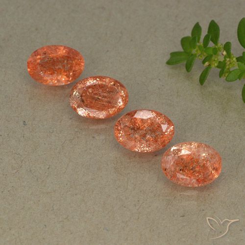3,26 ct orangefarbener Sonnenstein, 7,2 x 5,1 mm Ovalschliff aus Indien, Photo A