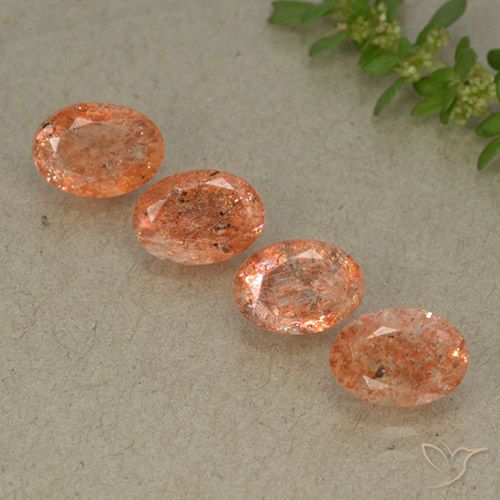 Lote de 4 piezas de Piedra del Sol Naranja rojizo Ovalada de India - Peso 3,58 ct en total / promedio. 0,9 ct cada uno, Tamaño 7 x 5,1mm, Color: Naranja rojizo, Dureza Mohs 6 - 6.5, Photo A