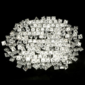 32.79 ct White Topaz Gemstone, Topaz Gem in Princess-Cut Shape for Sale.