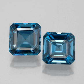 4.03 ct Blue Topaz Gemstone, Topaz Gem in Octagon Facet Shape for Sale.