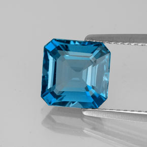 2.67 ct Blue Topaz Gemstone, Topaz Gem in Octagon Facet Shape for Sale.