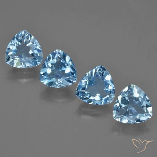 Lot de 4pc Topazes Bleu Trillion du Brésil - Taille 7,3 x 7,2mm, poids total 5,56 ct / moyenne 1,39 ct chaque, couleur : Bleu Suisse, dureté de Mohs 8 convient aux bijoux de tous les jours, pierre de sagesse, Année de la pierre précieuse du cheval, Photo A