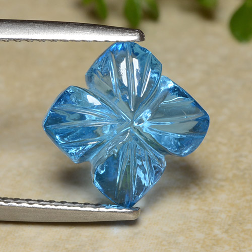 9,7x9,6 mm blauer Topas im Geschnitzte Blume aus Brasilien, Gewicht 6,17 ct, Garantiert echter Edelstein in Transparent Reinheit, 1 Stück Topas - die Farbe ist Swiss Blue, Mohs-Härte von 8 Geeignet für den täglichen Gebrauch im Schmuck, Freitag Edelstein, Photo A