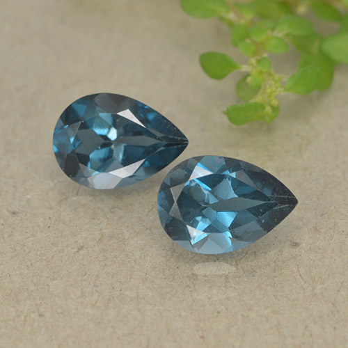 Deep Navy Blue Topas Edelstein - 0.8ct Birnen Schliff (ID: 498722)